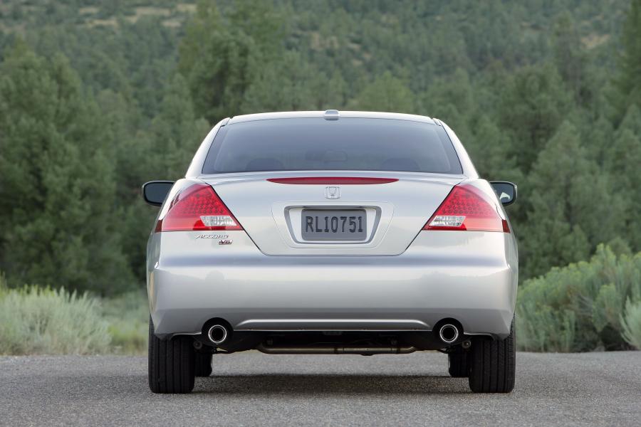  Honda Accord Coupe 2006 года  (US) (фото 13 из 18)